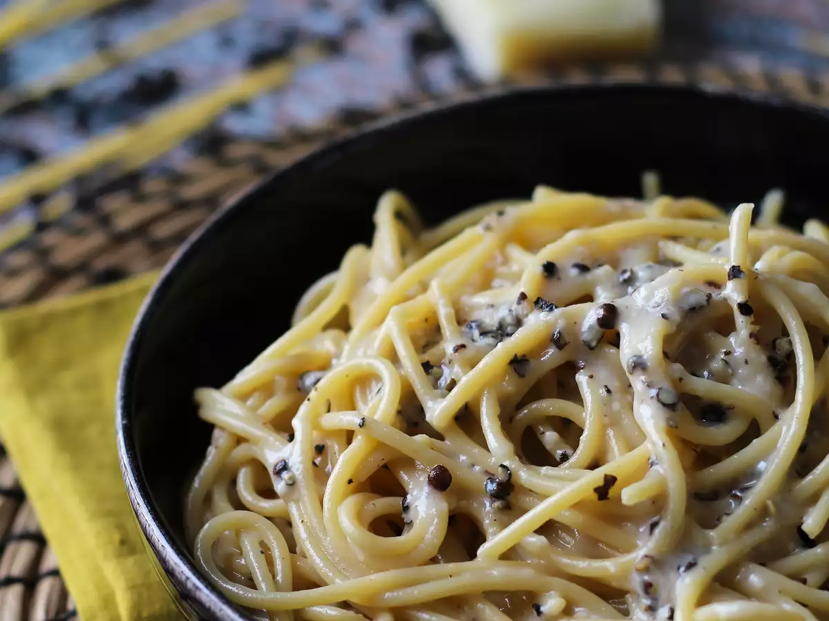 Spaghetti cacio e pepe: 3 bahan, ledakan rasa! - foto 6