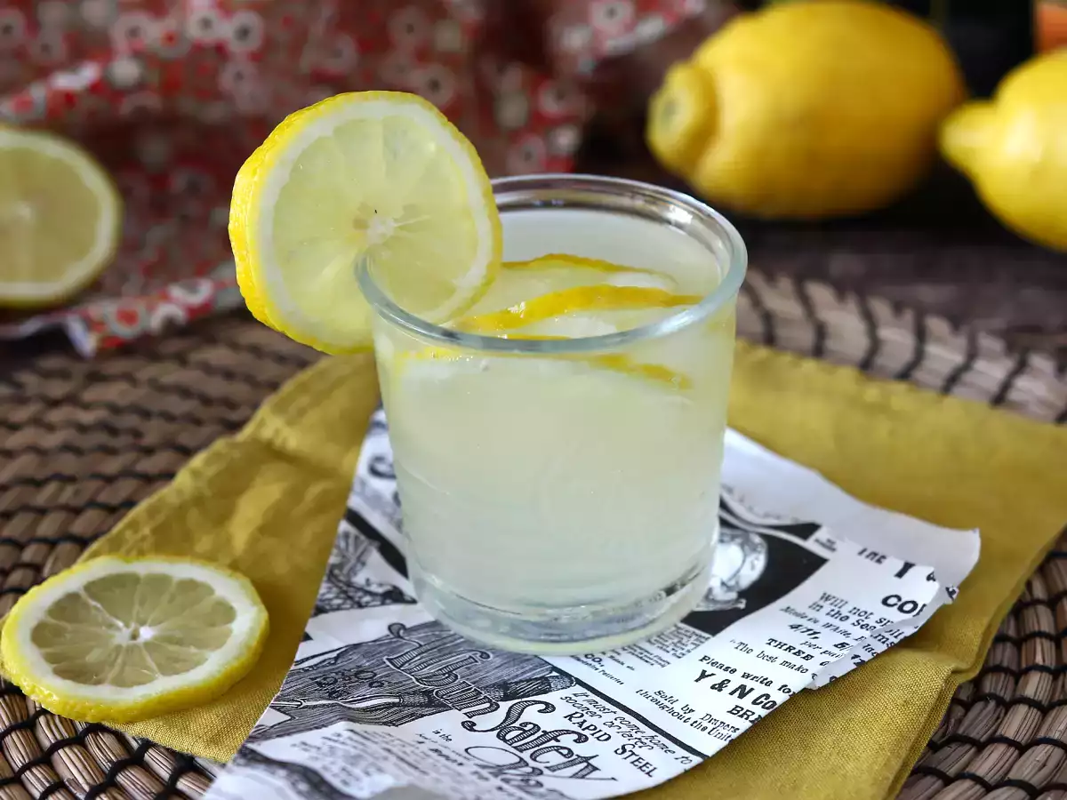Spritz dengan limoncello, koktail yang sempurna untuk musim panas!