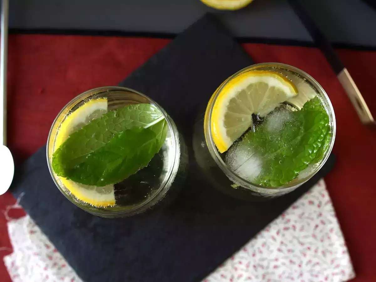 Spritz St-Germain dengan minuman keras bunga elder, koktail yang sangat segar untuk musim panas - foto 6