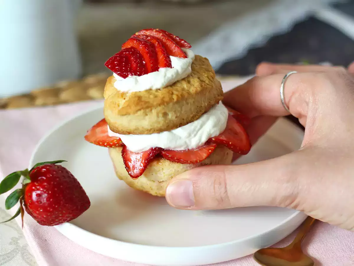 Strawberry shortcake, kue krim stroberi khas Amerika yang tidak pernah gagal - foto 2