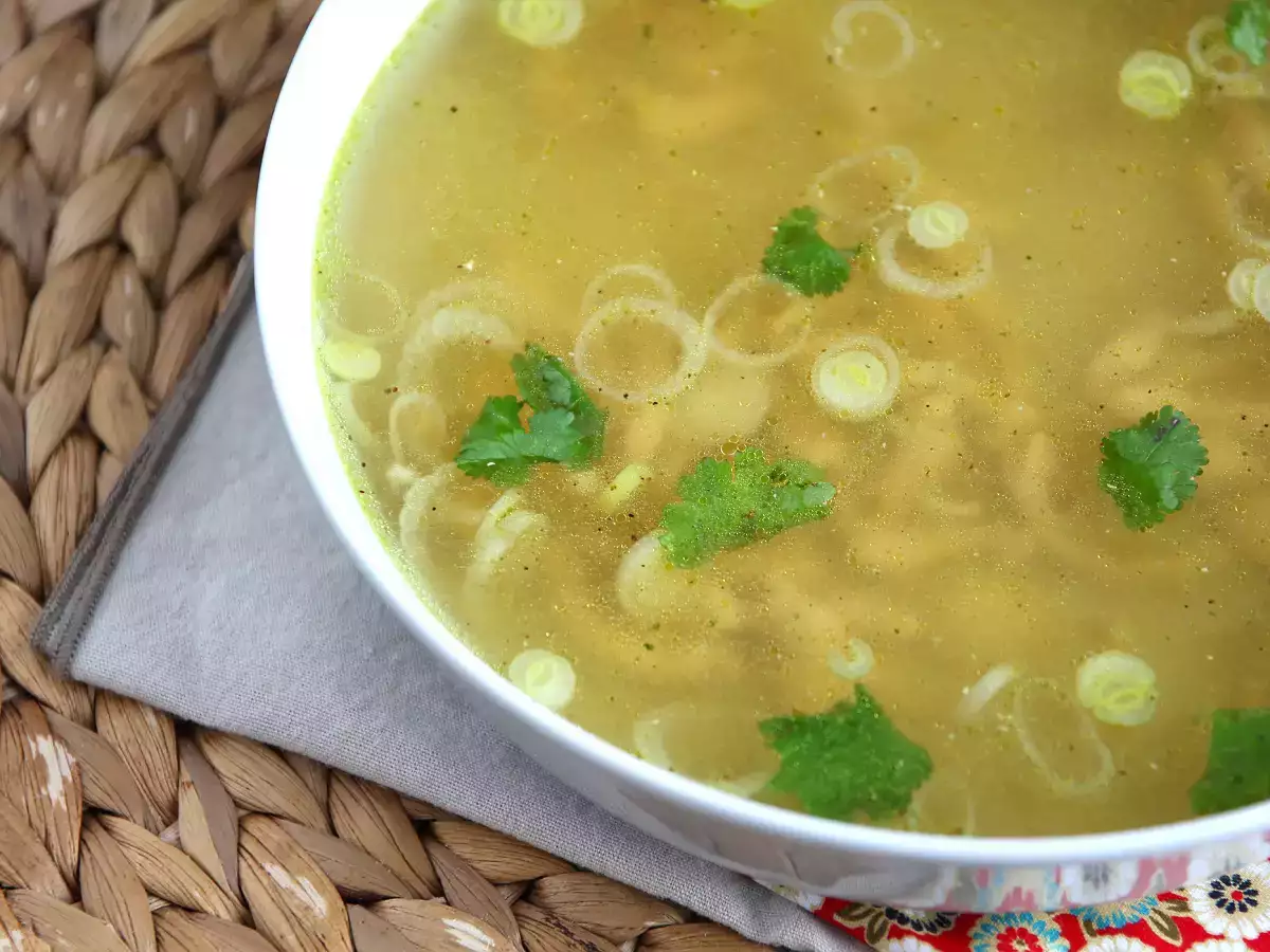 Sup ayam Asia, sangat harum dan menenangkan - foto 3