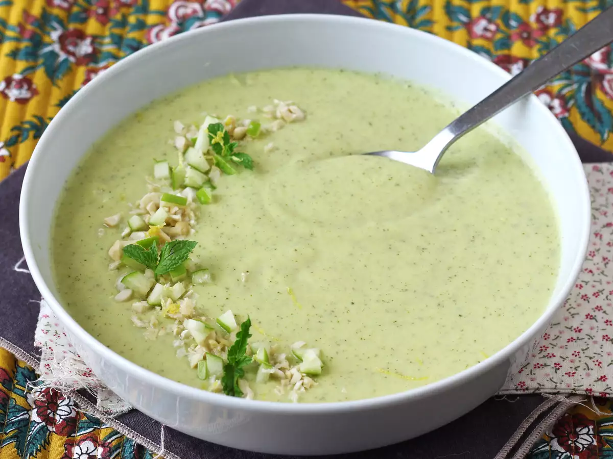 Sup Krim Zukini dengan Apel Hijau dan Yoghurt, Siap dalam 30 Menit - foto 4