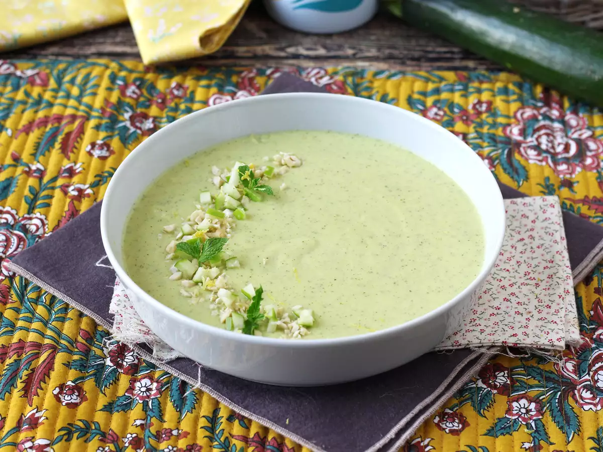 Sup Krim Zukini dengan Apel Hijau dan Yoghurt, Siap dalam 30 Menit - foto 5