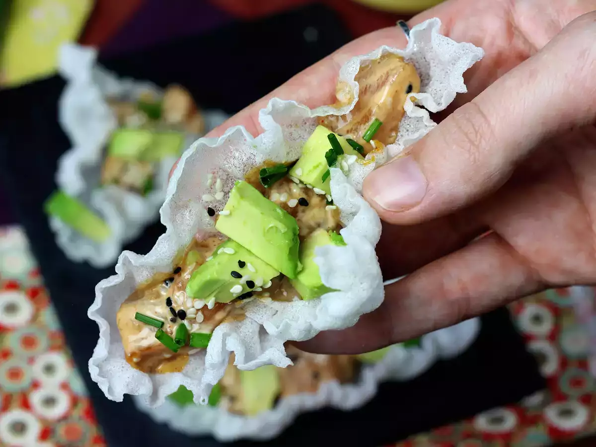 Taco Asia: salmon tartar dalam keripik nasi - foto 2