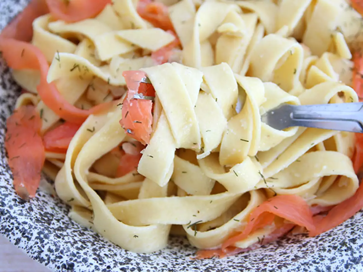 Tagliatelle dengan Salmon Asap dan Adas Sowa - foto 4