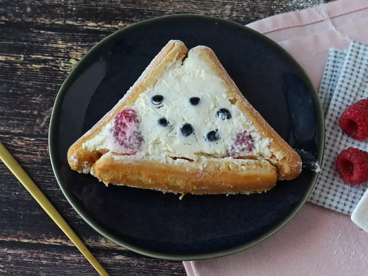 Tak Perlu Cetakan untuk Membuat Bûche Buah Beri Ini! - foto 2