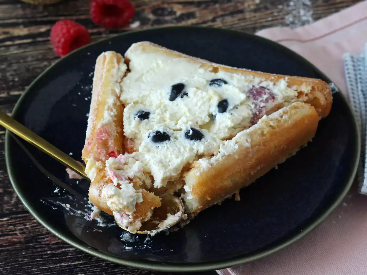 Tak Perlu Cetakan untuk Membuat Bûche Buah Beri Ini! - foto 4