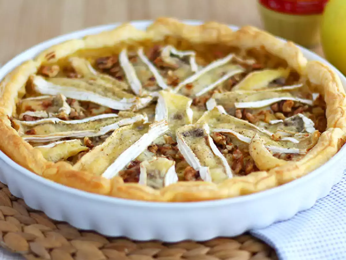 Tart Camembert dan Apel
