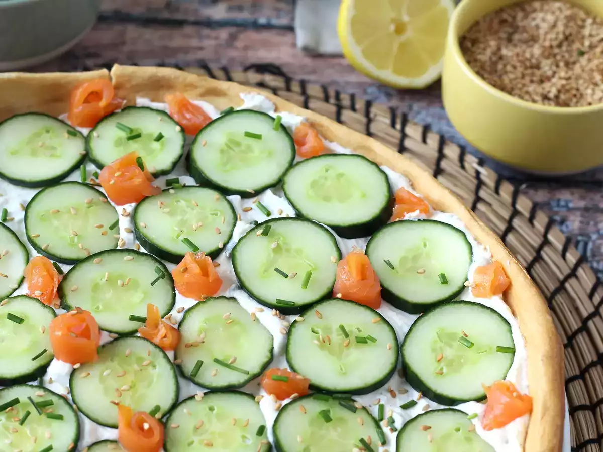 Tart musim panas yang sangat menyegarkan: ricotta, mentimun, dan salmon asap - foto 5