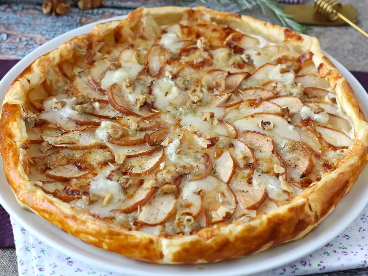 Tart Pir, Gorgonzola, dan Kacang Kenari: Perpaduan Manis-Gurih yang Menggugah Selera - foto 8