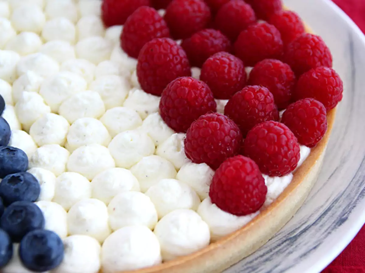 Tart Prancis Biru, Putih, dan Merah - foto 3