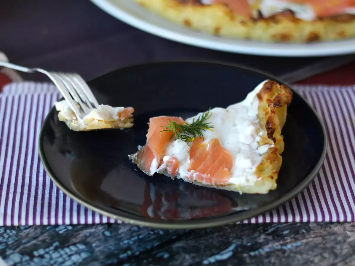 Tart Salmon Asap dengan Kulit dari Kentang - foto 2