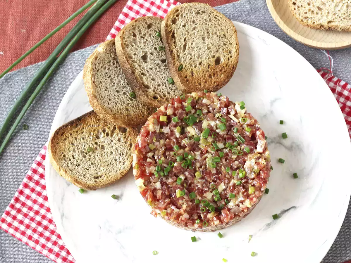 Tartar de fuet: versi ekspres dari steak tartar klasik - foto 2