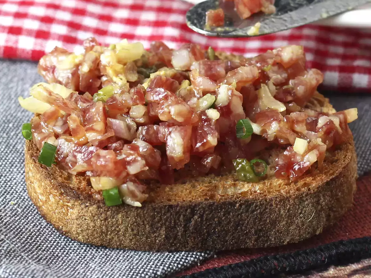 Tartar de fuet: versi ekspres dari steak tartar klasik - foto 5