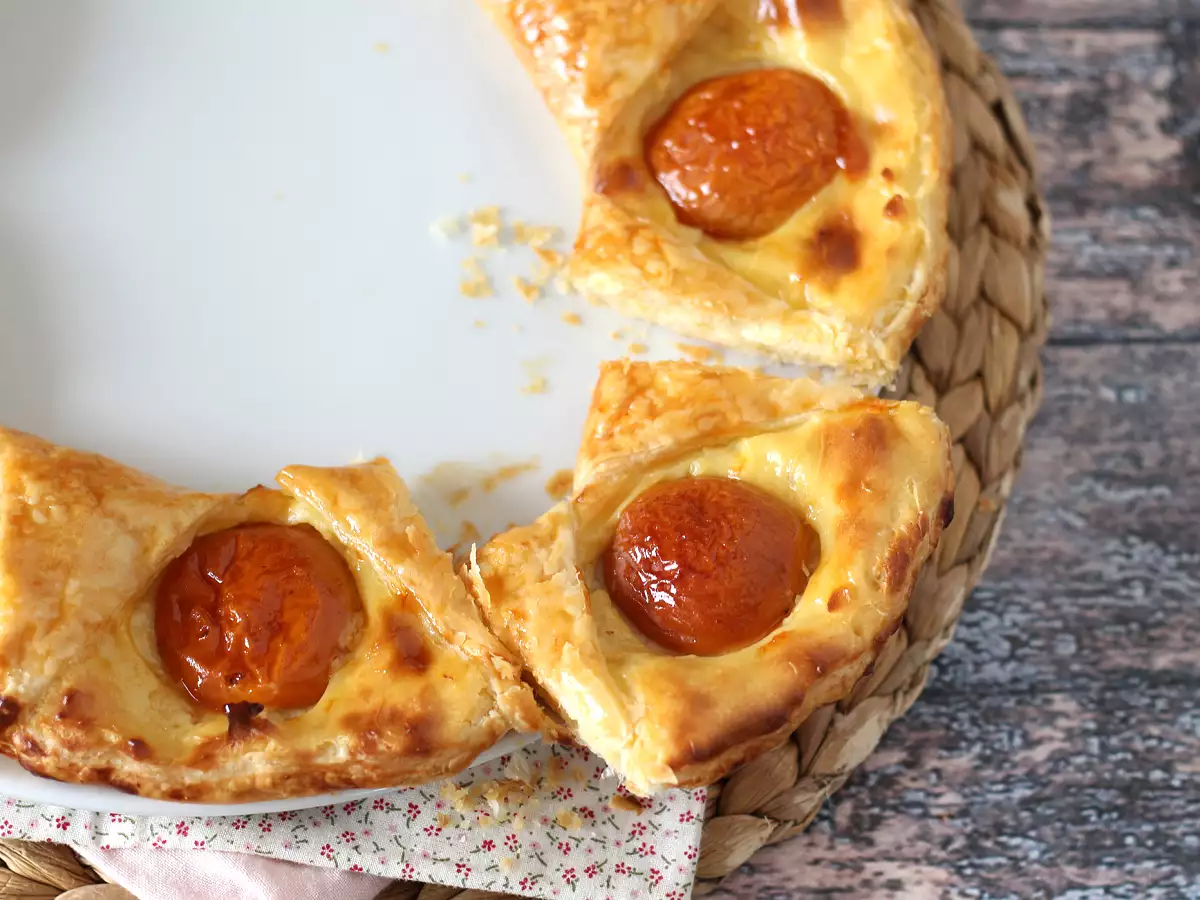 Tarte oranaise - Puff pastry, puding, dan aprikot - foto 4