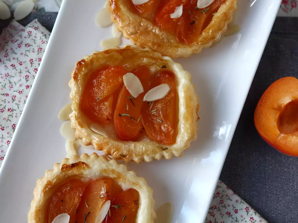 Tartelettes tatin aprikot, makanan penutup cepat saji saat Anda kedatangan tamu! - foto 6