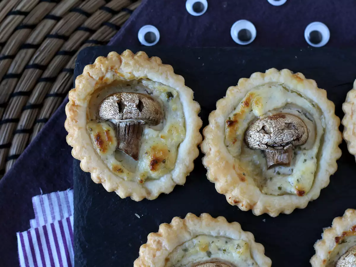 Tartlet Mini Halloween dengan Jamur dan Krim Keju Bawang Putih dan Herba - foto 2