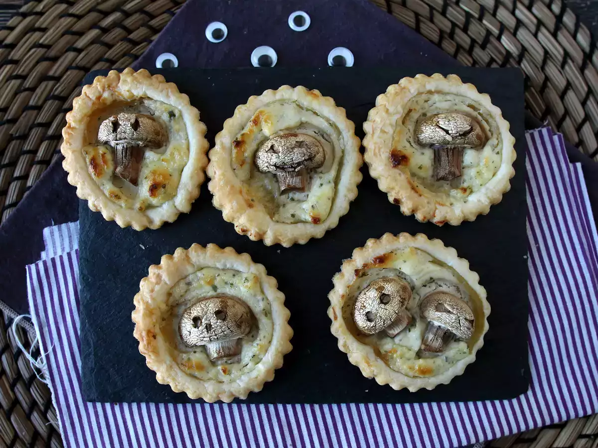 Tartlet Mini Halloween dengan Jamur dan Krim Keju Bawang Putih dan Herba - foto 4