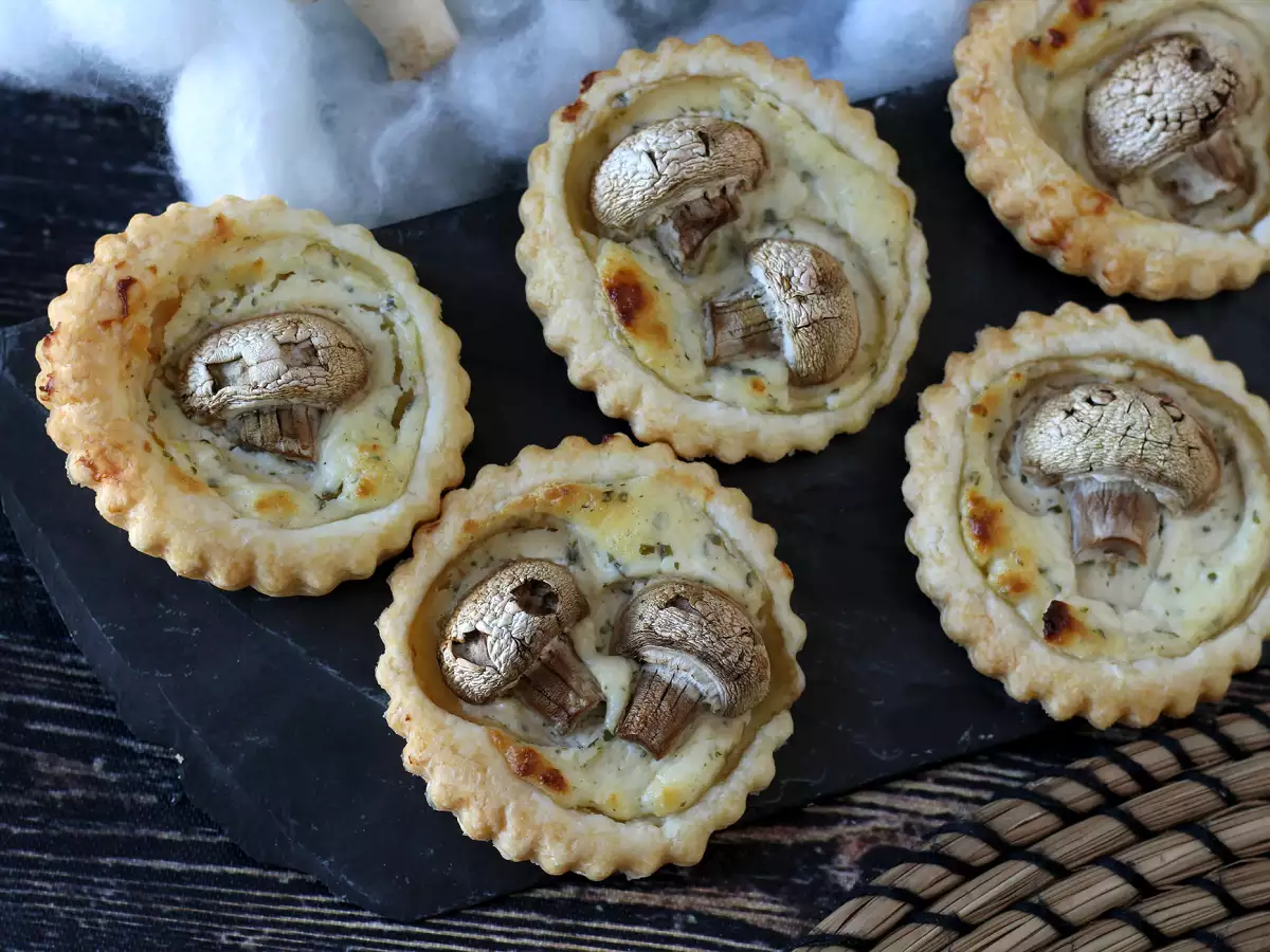 Tartlet Mini Halloween dengan Jamur dan Krim Keju Bawang Putih dan Herba - foto 7