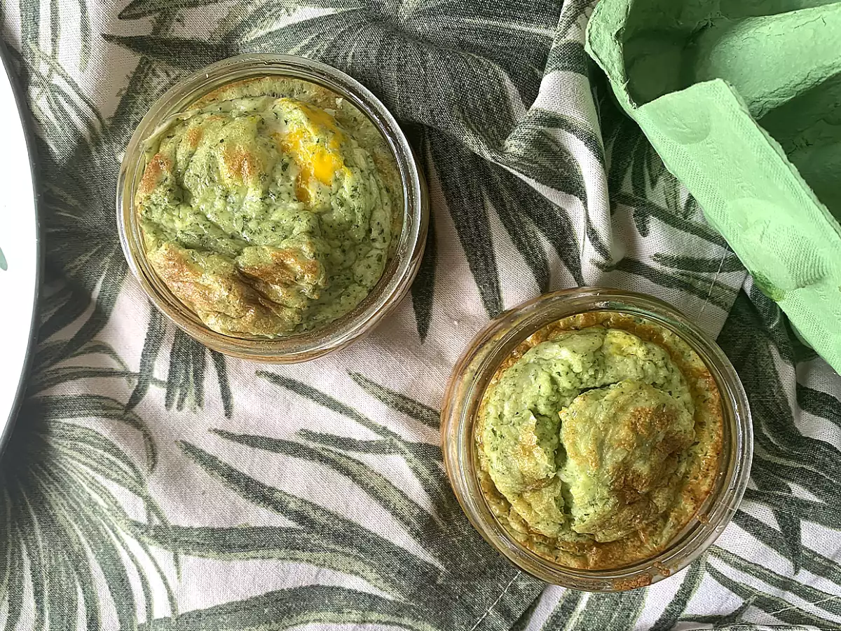 Telur cocotte dengan pesto