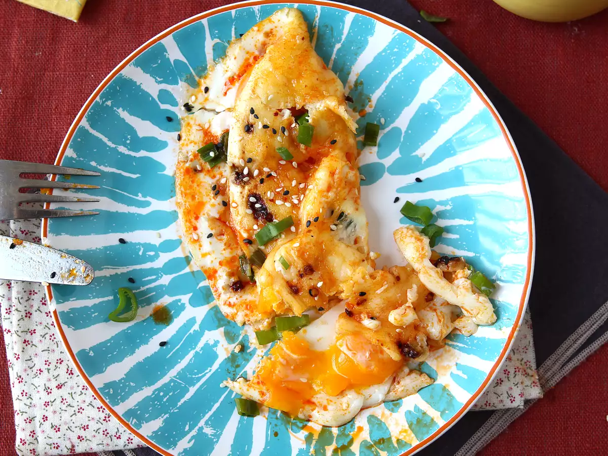 Telur goreng dengan madu dan mozzarella, sarapan ekspres yang manis, asin, dan pedas! - foto 2