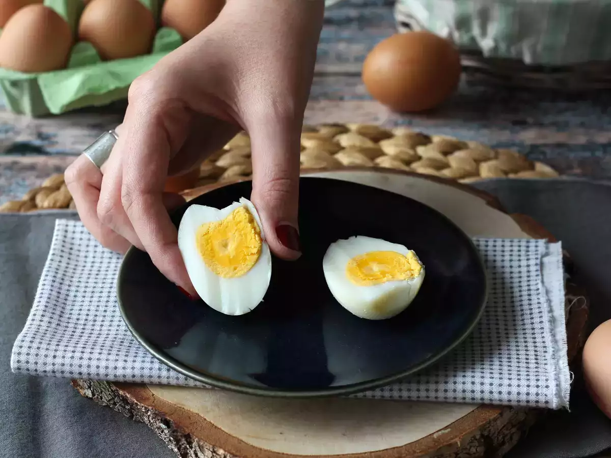 Telur rebus di dalam penggorengan udara - foto 3