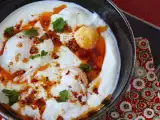 Telur Turki Çılbır dengan Yoghurt dan Minyak Pedas, foto 1