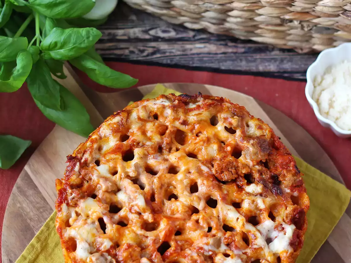 Timballo rigatoni panggang dengan sosis, saus bechamel, dan mozzarella - foto 3