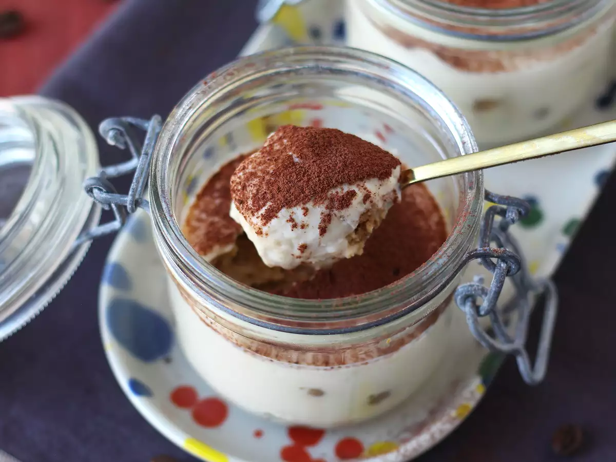 Tiramisu dengan tahu sutra tanpa mascarpone dan tanpa telur - foto 4
