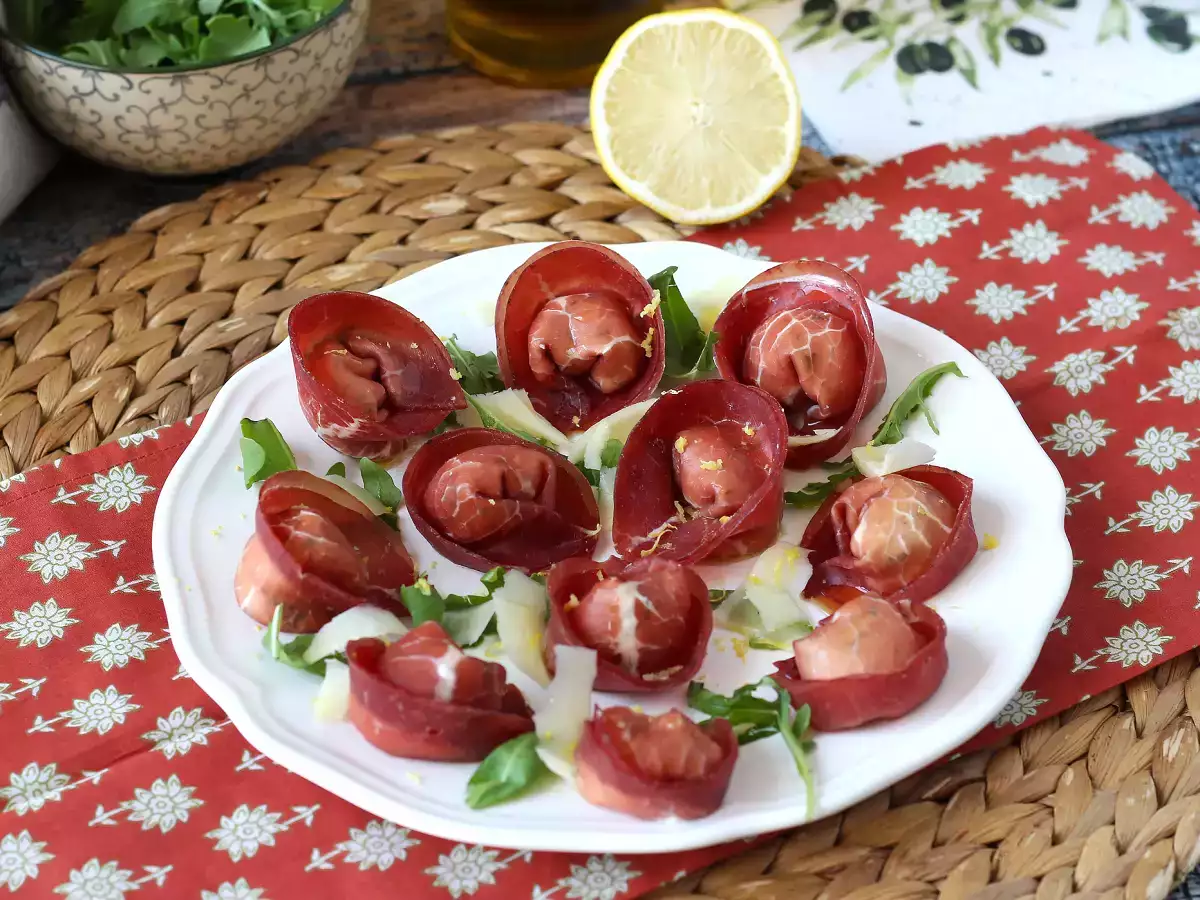 Tortelloni di bresaola yang diisi dengan roket dan keju ricotta: lezat dan siap dalam 10 menit! - foto 6