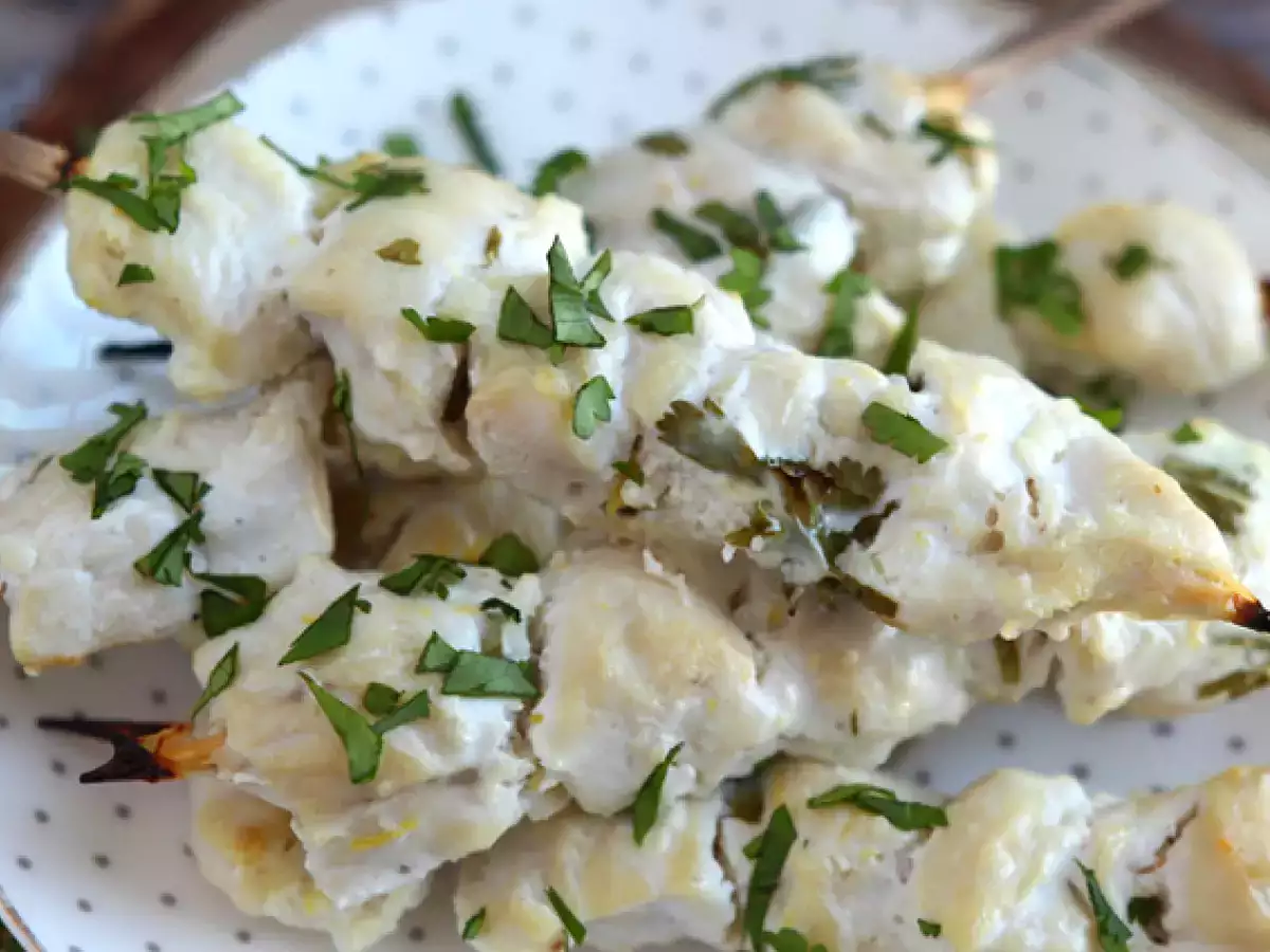 Tusuk sate ayam yang dibumbui dengan saus yoghurt/lemon - foto 4