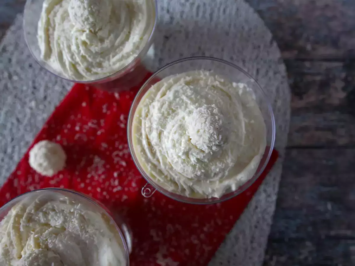 Verrines kelapa tanpa panggang ala Raffaello - hidangan penutup ala negeri dongeng dalam bola salju - foto 4