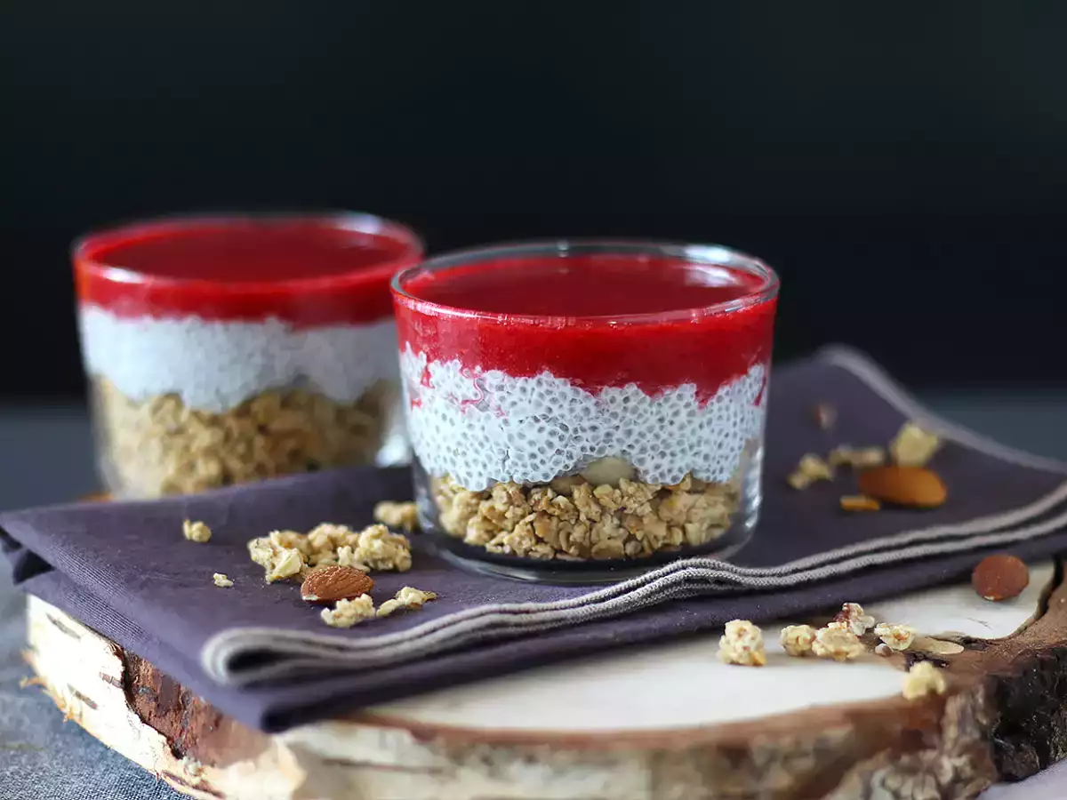 Verrines puding chia dengan santan, raspberry, dan granola - foto 4