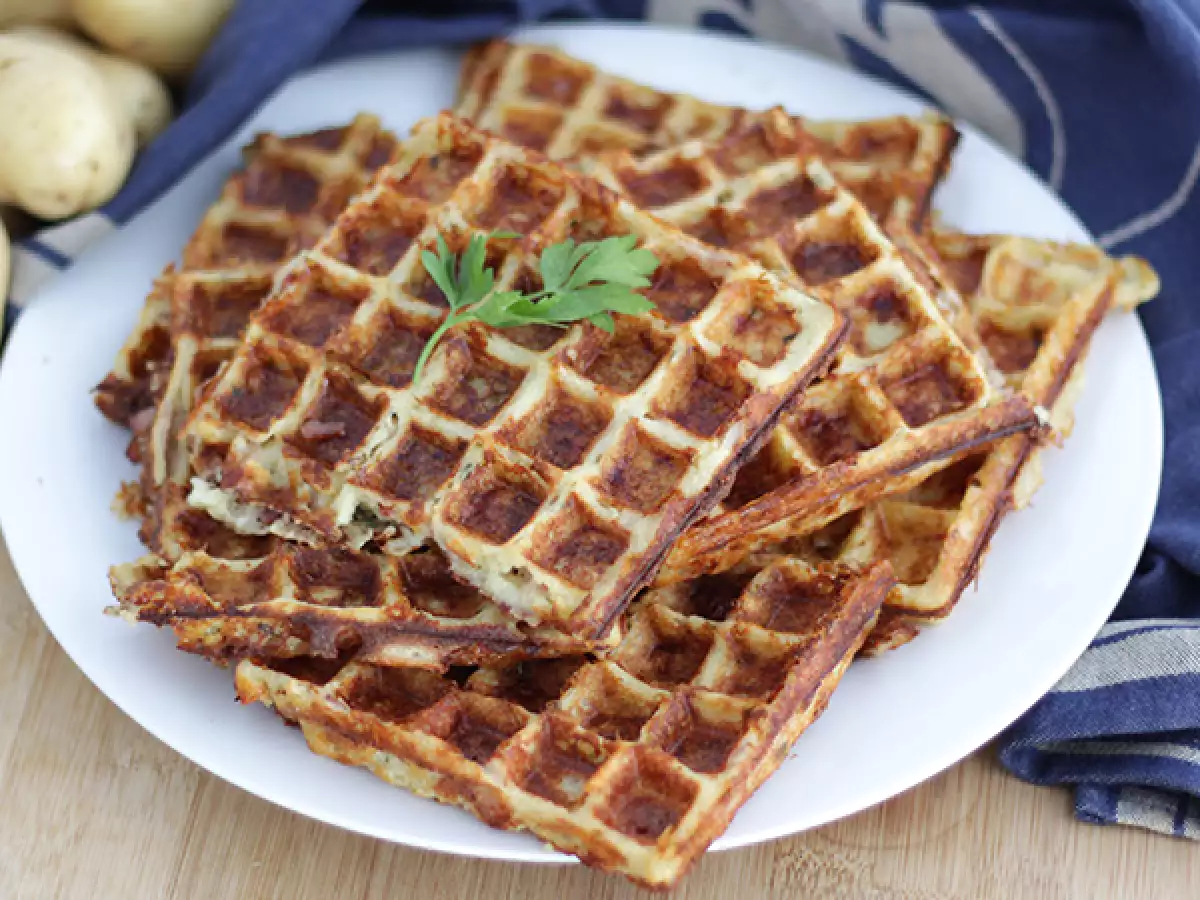 Wafel Gurih dengan Bacon, Keju Comté, dan Kentang - foto 3