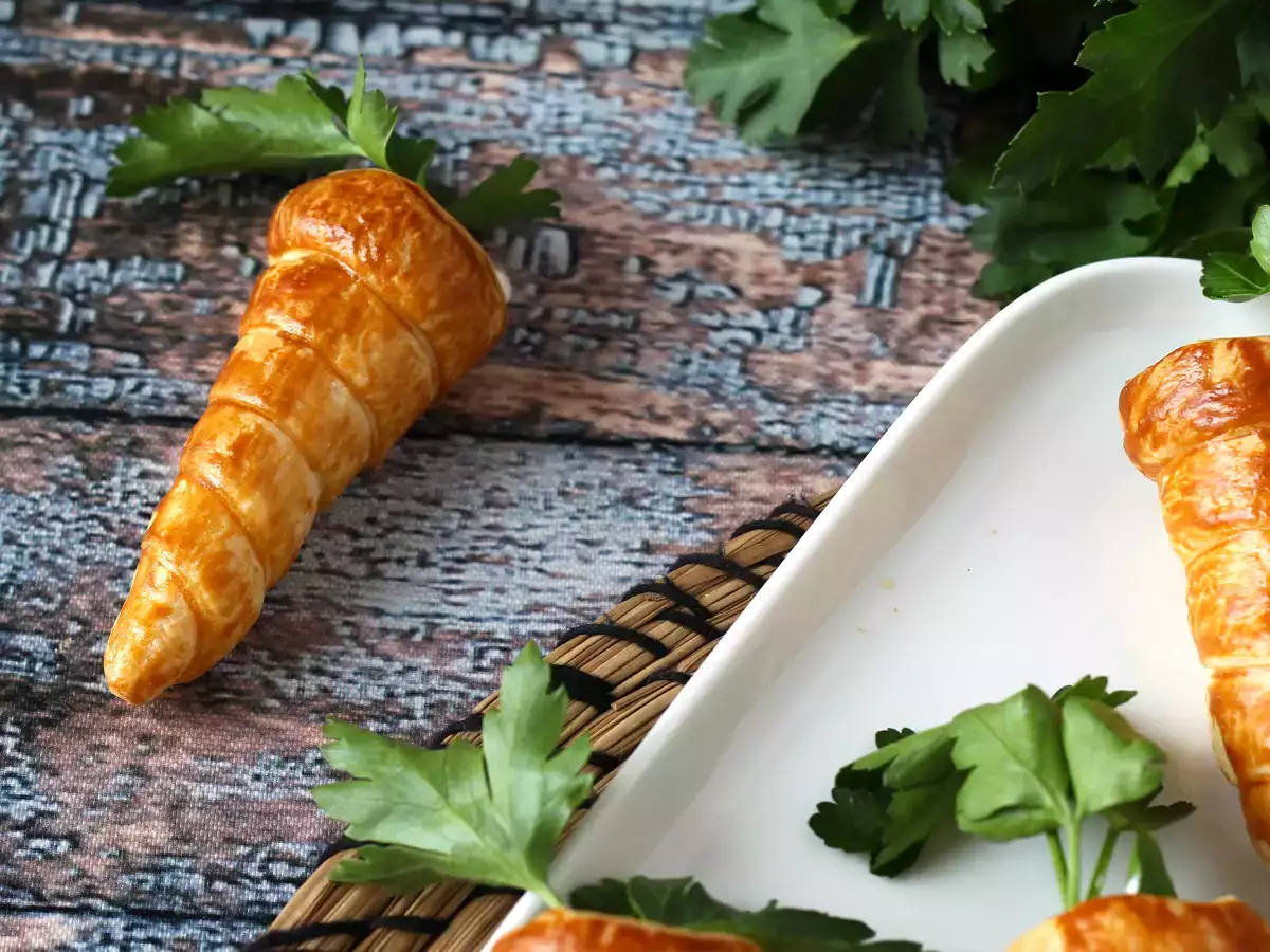 Wortel puff pastry yang lucu untuk minuman beralkohol Paskah: keju kambing dan tomat yang dijemur - foto 6