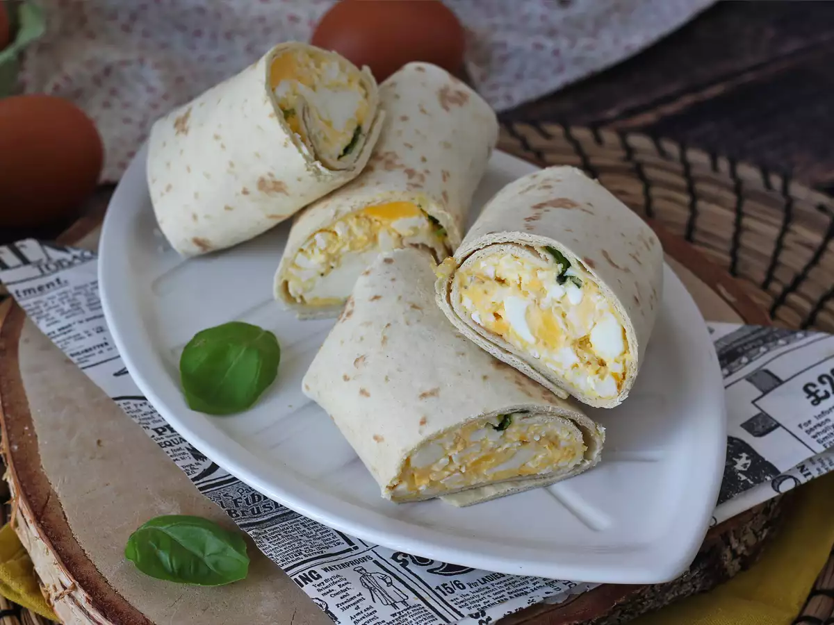 Wrap telur feta yang lembut dan tinggi protein
