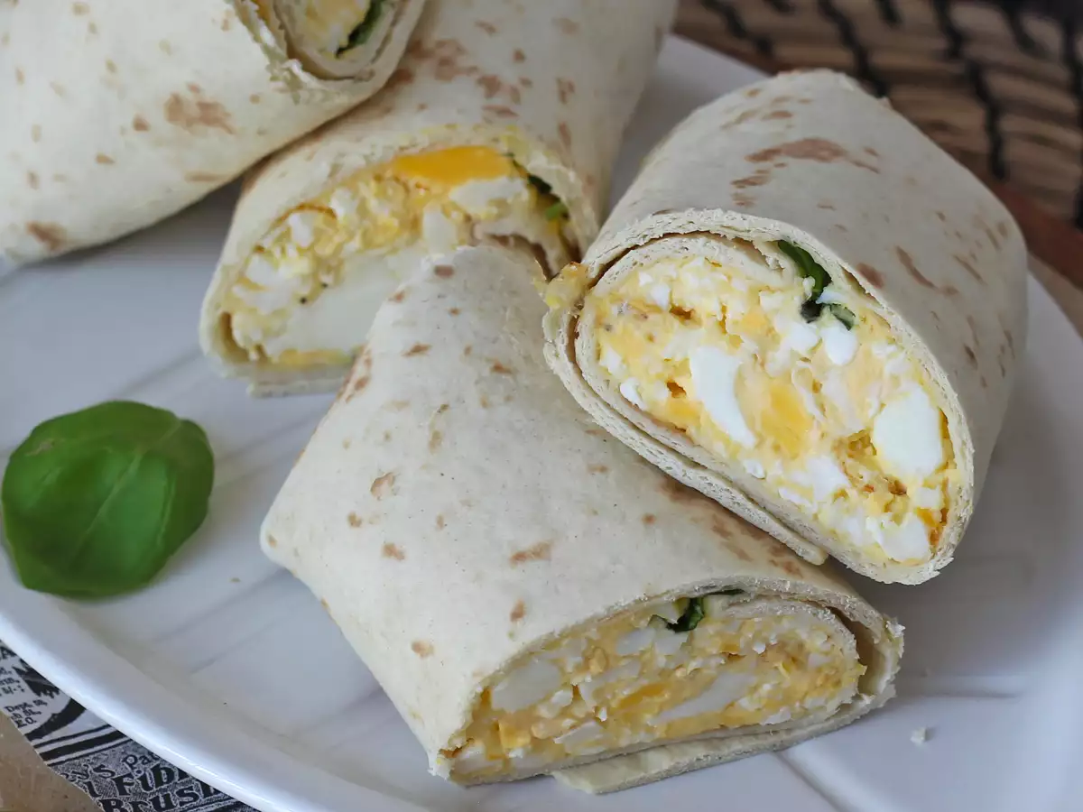 Wrap telur feta yang lembut dan tinggi protein - foto 4