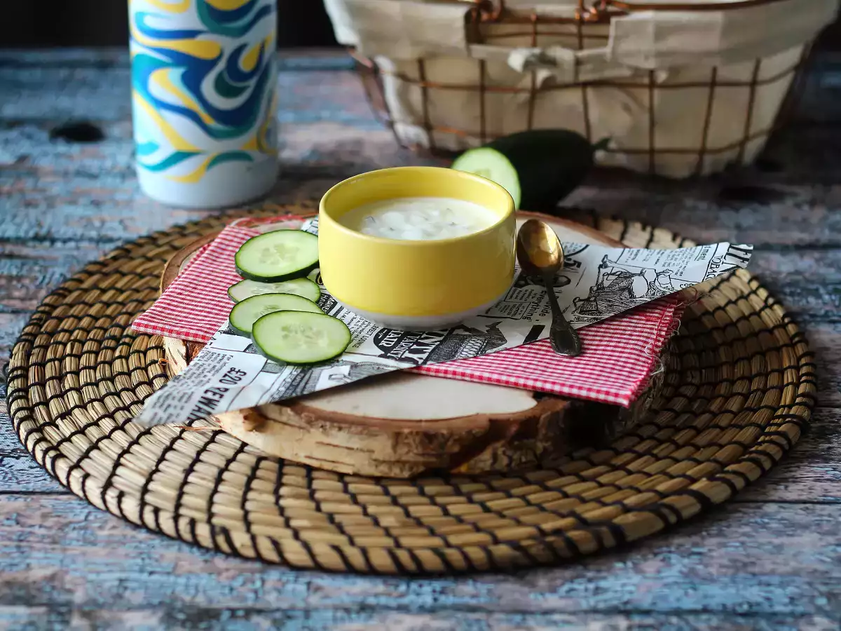 Yoghurt Yunani, mentimun dan saus bawang - foto 3